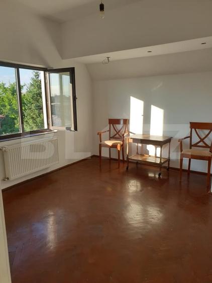Casă individuală cu 11 camere cu Canalizare în Central