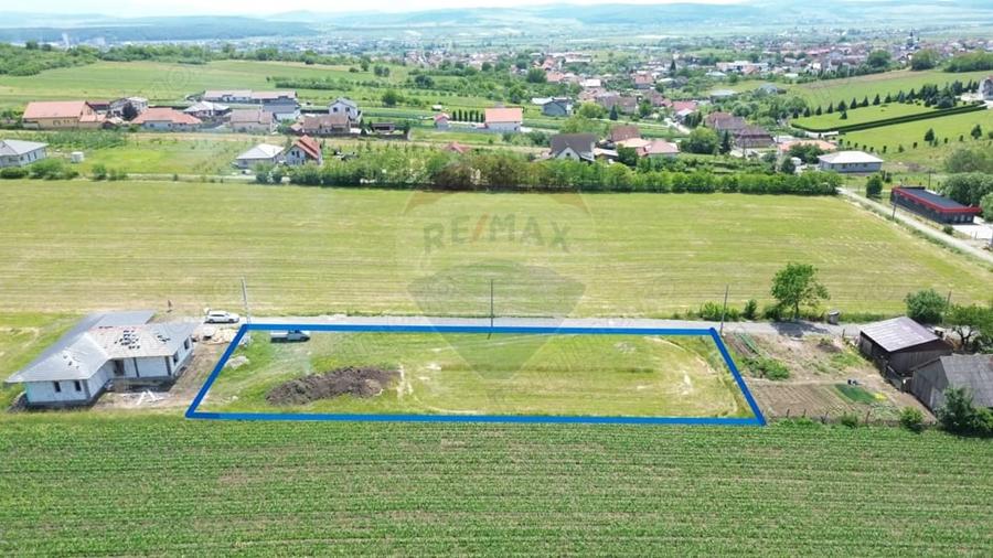 Teren de 575 mp, în Est