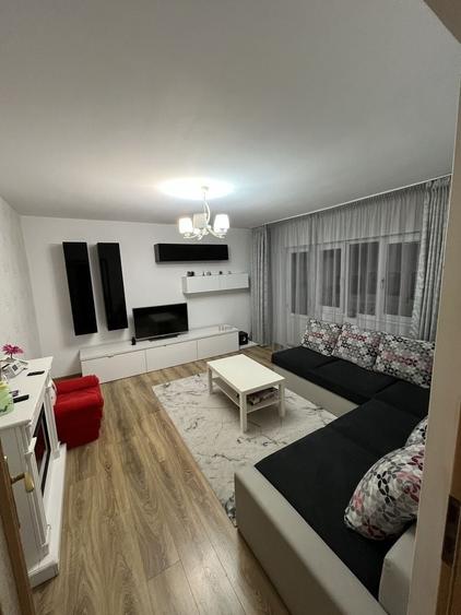 Apartament cu 3 camere decomandat în Micălaca