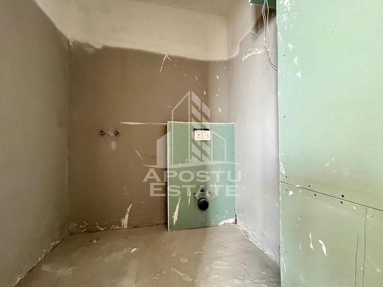Apartament cu 3 camere semidecomandat în Torontalului