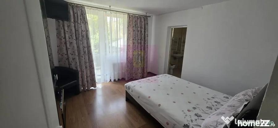 Casă cu 8 camere cu Teren 400 Mp în Zamora