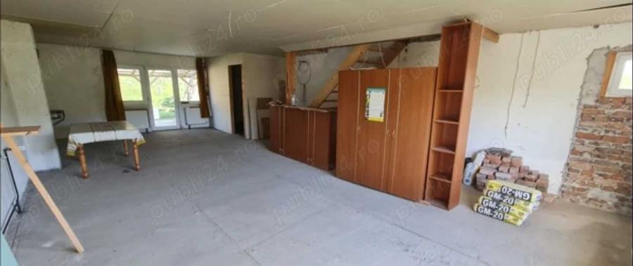 Casă cu 4 camere în Poienița