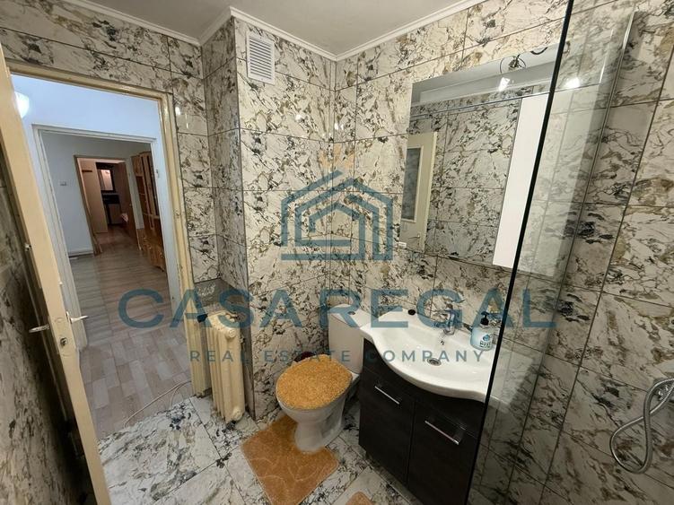 Apartament cu 3 camere semidecomandat, mobilat în Rogerius