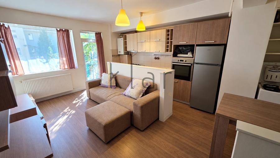 Apartament cu 3 camere semidecomandat, mobilat în Florești