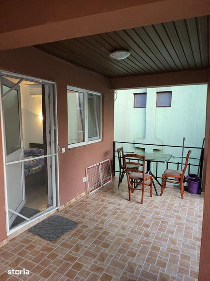 Casă cu 9 camere cu Teren 538 Mp în Central