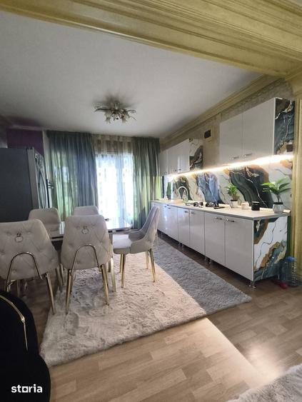 Casă cu 6 camere cu Teren 250 Mp în Tomis II