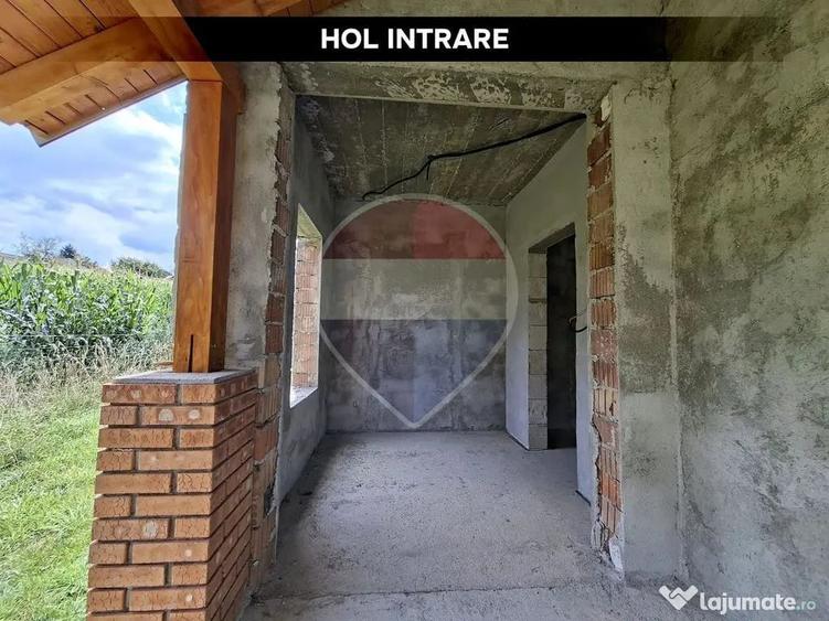 Casă cu 4 camere cu Teren 1000 Mp în Șișești