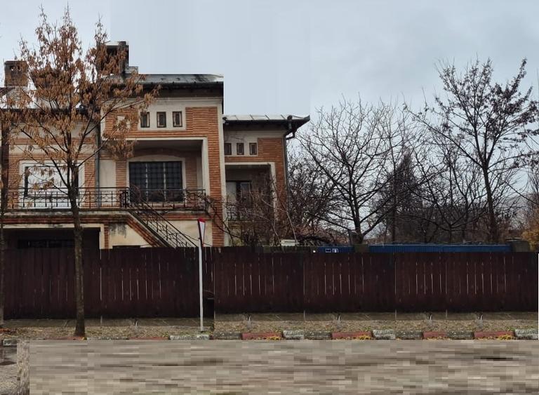 Casă individuală cu 5 camere cu Canalizare în 1 Mai