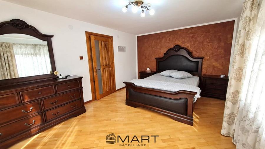 Casă cu 7 camere cu Teren 2550 Mp în Central