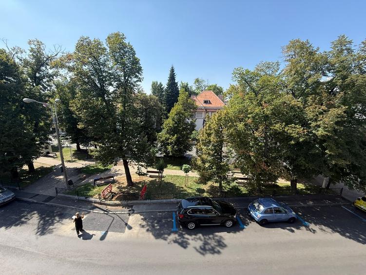 Birou, de 87 mp, în P-ța Sfântul Ștefan