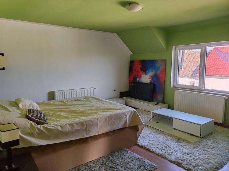 Casă cu 7 camere cu Canalizare în Satu Nou