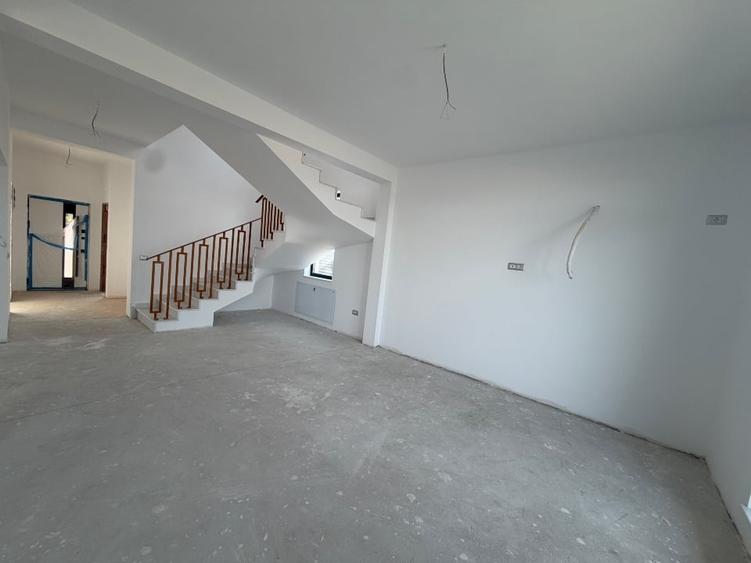 Casă individuală cu 5 camere cu Garaj în Corbeanca