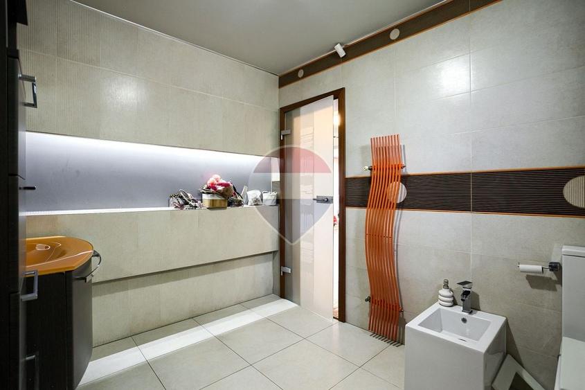 Casă individuală cu 7 camere cu Piscina în Nord