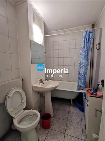 Apartament cu 4 camere decomandat în Canta