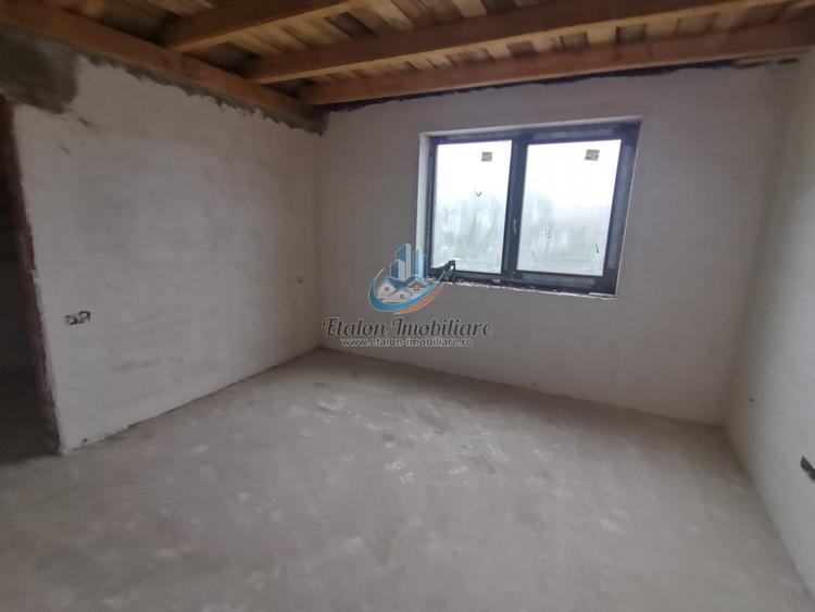 Casă individuală cu 4 camere cu Teren 150 Mp în Periferie