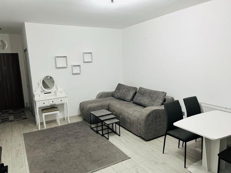 Apartament cu 2 camere semidecomandat în Florești