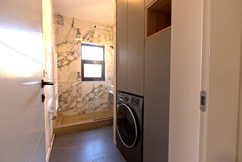 Apartament cu 3 camere semidecomandat în Aviatorilor