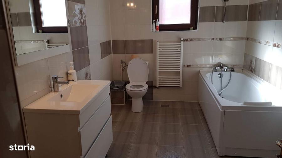 Casă cu 4 camere cu Canalizare în Valea Lupului