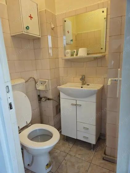 Apartament cu 4 camere semidecomandat în Dacia