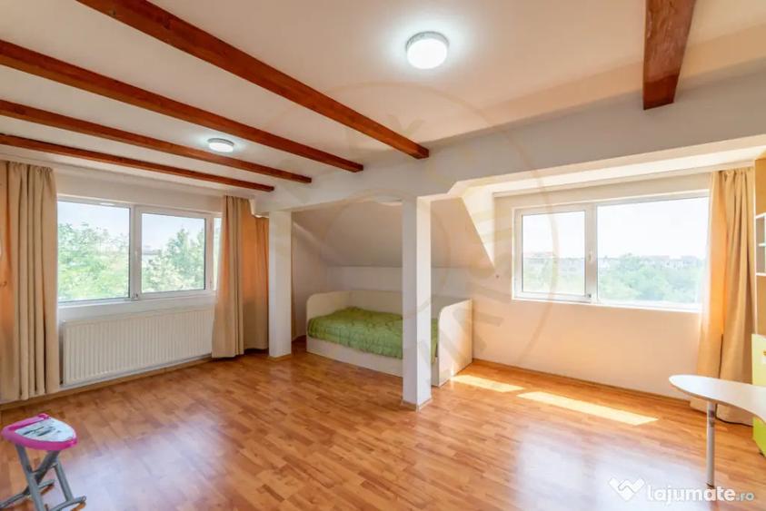 Casă cu 6 camere cu Teren 475 Mp în Găvana