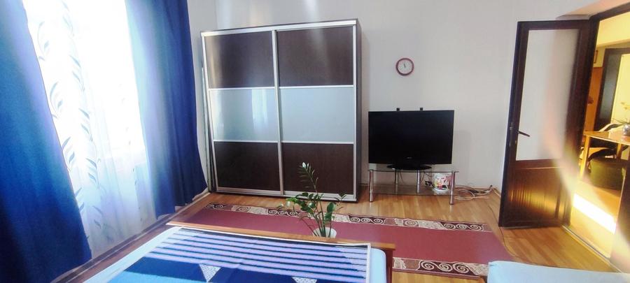 Apartament cu 3 camere decomandat în Craiter