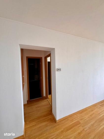 Apartament cu 2 camere semidecomandat în Traian