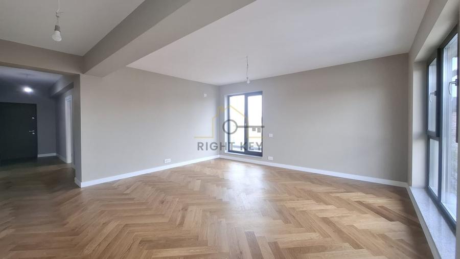 Apartament cu 3 camere decomandat în Băneasa