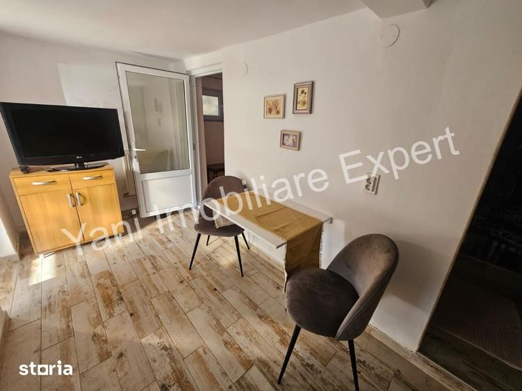 Casă cu 5 camere cu Teren 8000 Mp în Curtea de Argeș
