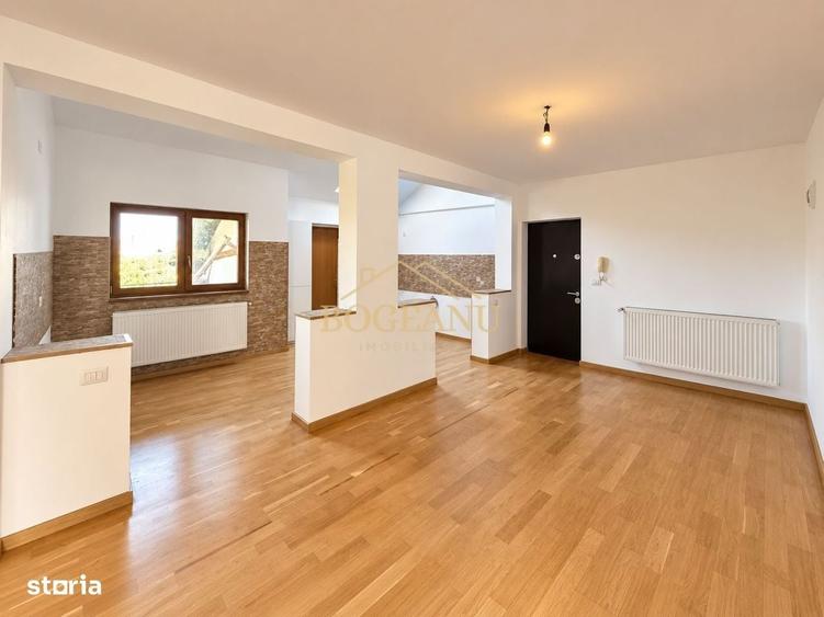 Apartament cu 3 camere semidecomandat în Neptun