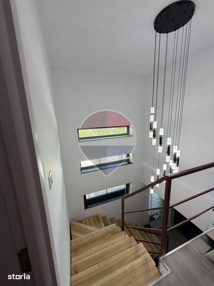 Casă cu 4 camere cu Teren 1200 Mp în Brestei