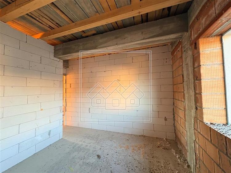 Duplex cu 4 camere cu Teren 250 Mp în Șelimbăr