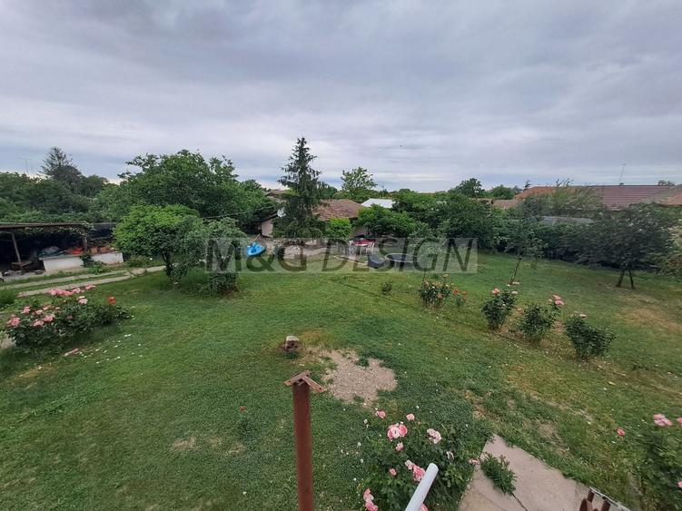 Casă individuală cu 7 camere cu Canalizare în Sânmartinu Sârbesc