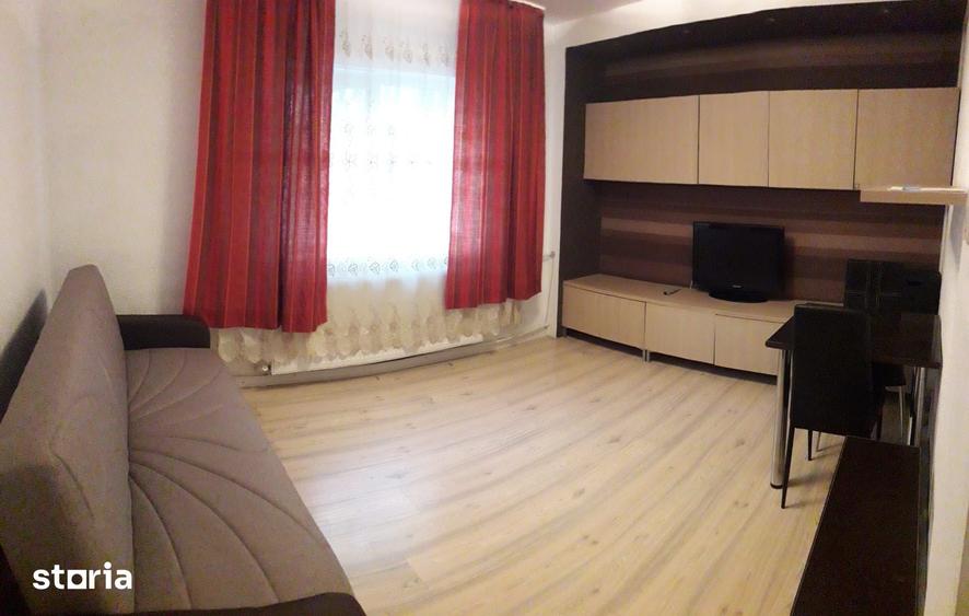 Garsonieră decomandată, mobilată în Tei