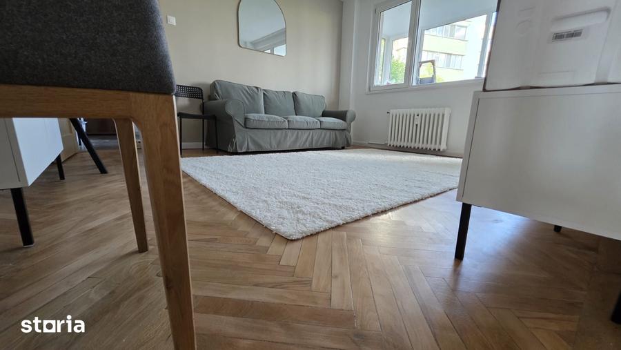 Apartament cu 3 camere semidecomandat în Tei