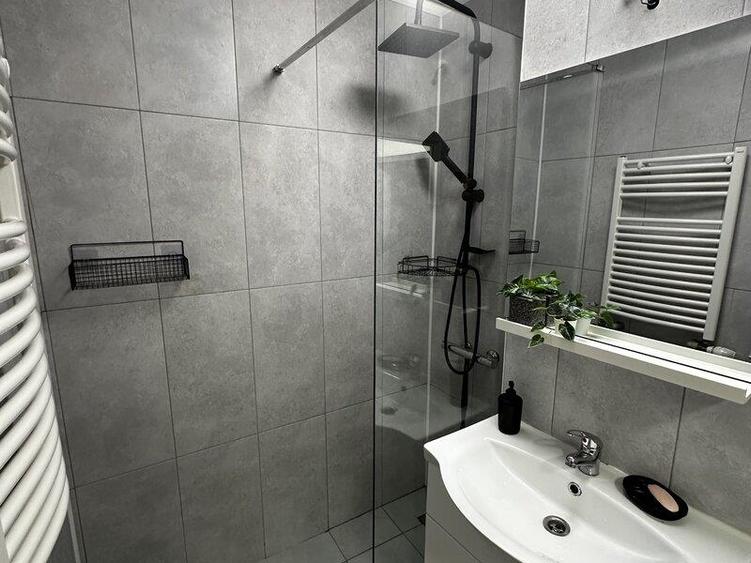 Apartament cu 2 camere decomandat, mobilat în Tei