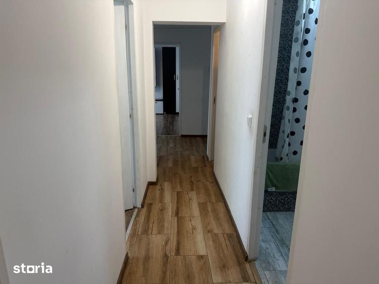 Apartament cu 3 camere decomandat în Micro 4