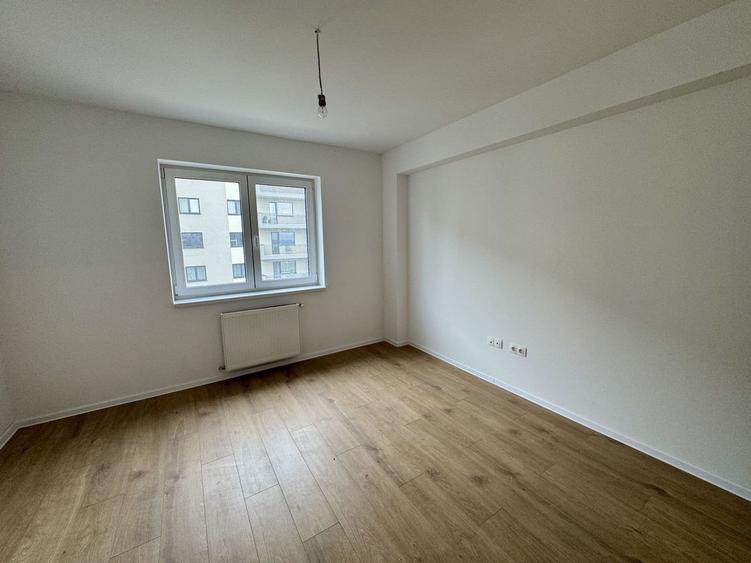 Apartament cu 3 camere decomandat, mobilat în Tractorul