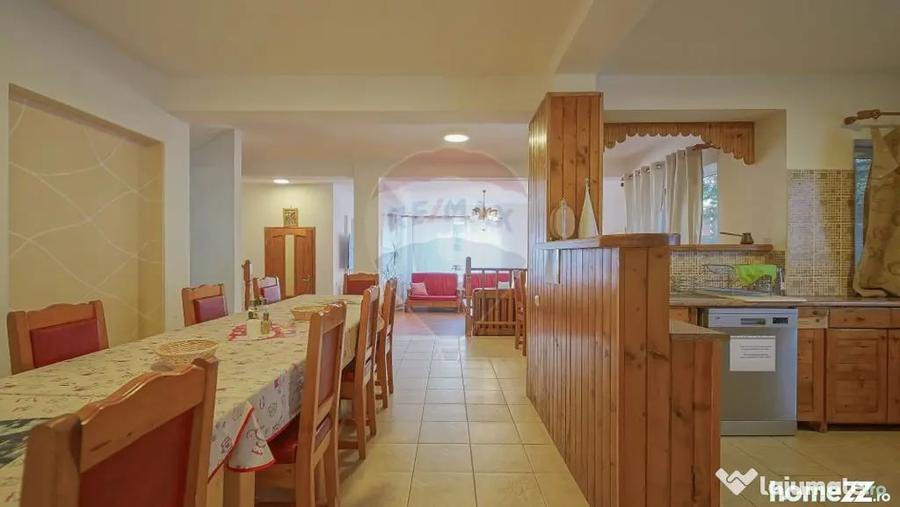 Casă cu 7 camere cu Teren 596 Mp în Poiana Brașov