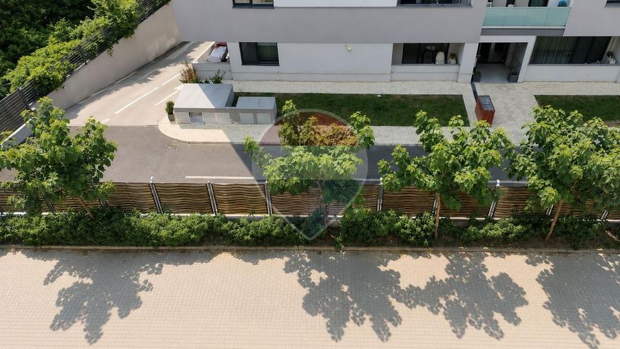 Apartament cu 3 camere decomandat, mobilat în Băneasa