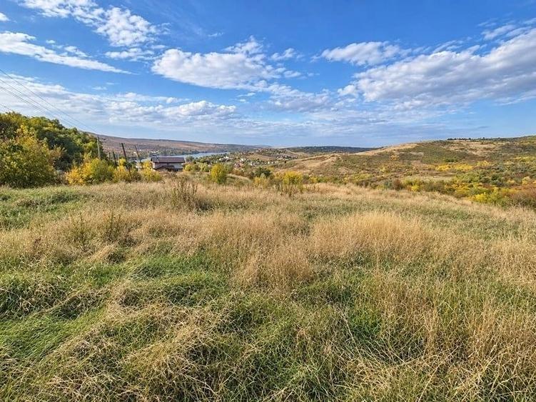 Teren extravilan de 5100 mp, în Aeroport