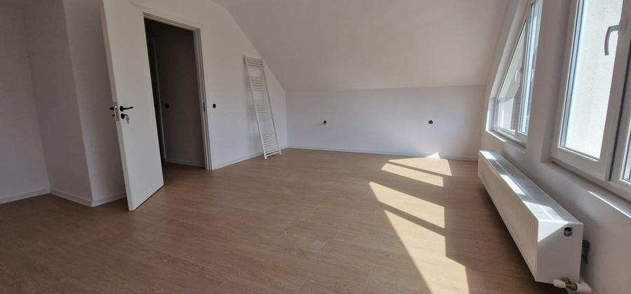 Casă individuală cu 4 camere cu Canalizare în Lumina