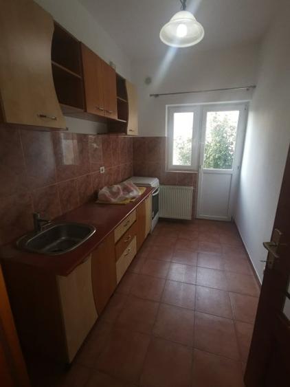 Casă individuală cu 9 camere cu Canalizare în Blașcovici