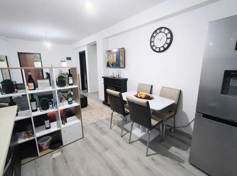 Apartament cu 2 camere semidecomandat, mobilat în Tractorul