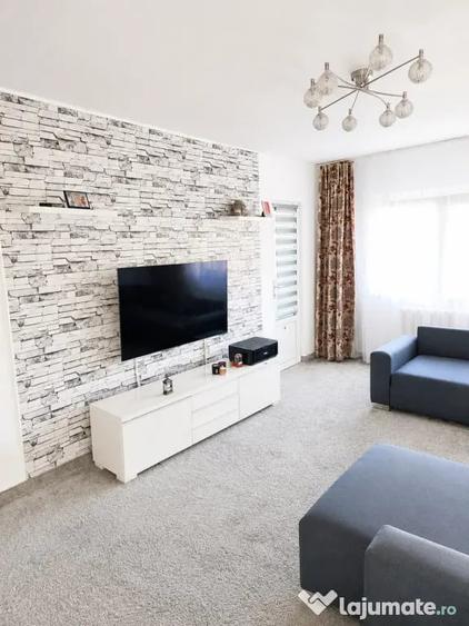 Apartament cu 2 camere decomandat în Trocadero