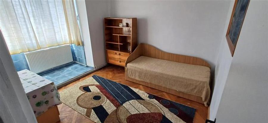 Apartament cu 3 camere decomandat, mobilat în Alexandru cel Bun