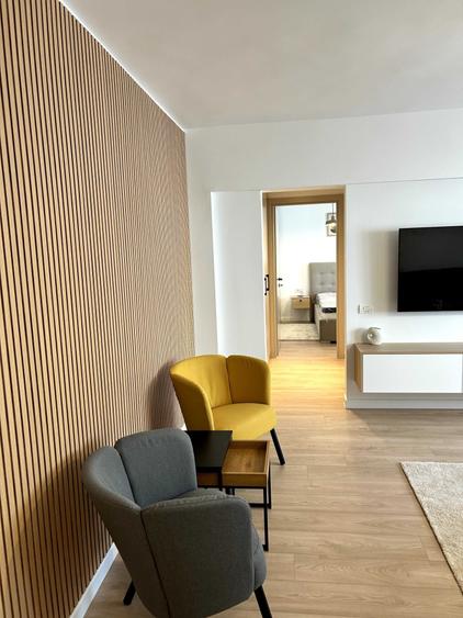 Apartament cu 3 camere semidecomandat în Dorobanți