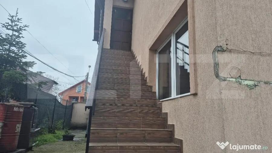 Apartament cu 4 camere decomandat în Careiului