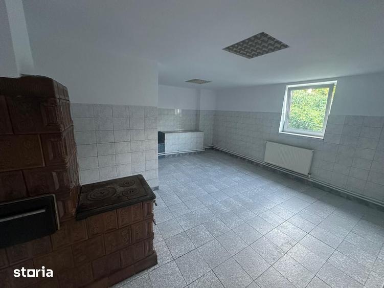 Casă cu 6 camere cu Teren 1054 Mp în Central