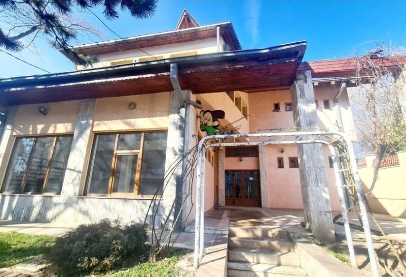 Casă individuală cu 12 camere cu Garaj în Inel II