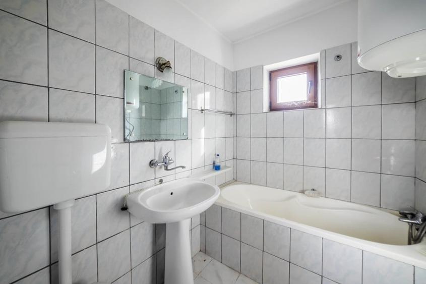 Casă cu 3 camere cu Teren 3040 Mp în Central